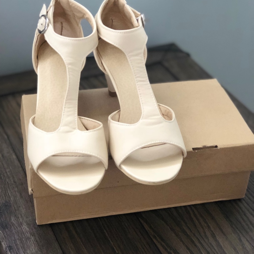 Nude color shoes great for formal event or work.